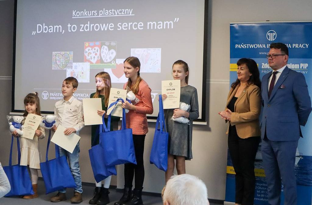 Wyróżnienia dla najmłodszych w konkursie 'Dbam, to zdrowe serce mam’ wręczone w Wojewódzkiej Bibliotece Publicznej w Olsztynie